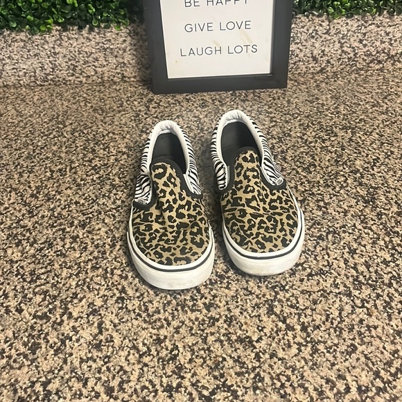 Girls LEOPARD PRINT VANS SNEAKERS - Picture 1 of 6